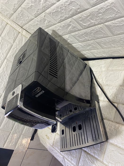 Кавомашина Delonghi Dinamica