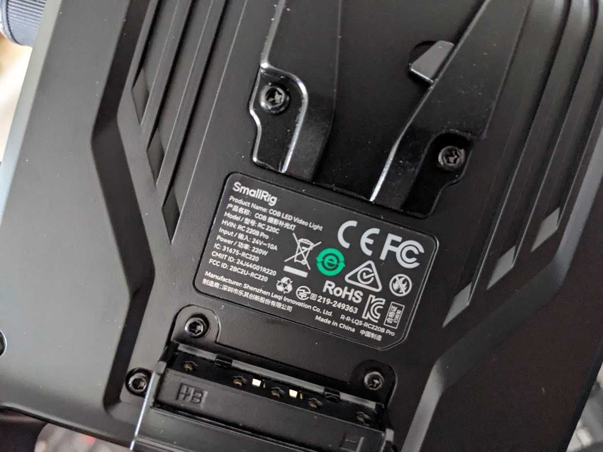 Lampa studyjna filmowa fotograficzna 220W RGB, nieużywana
