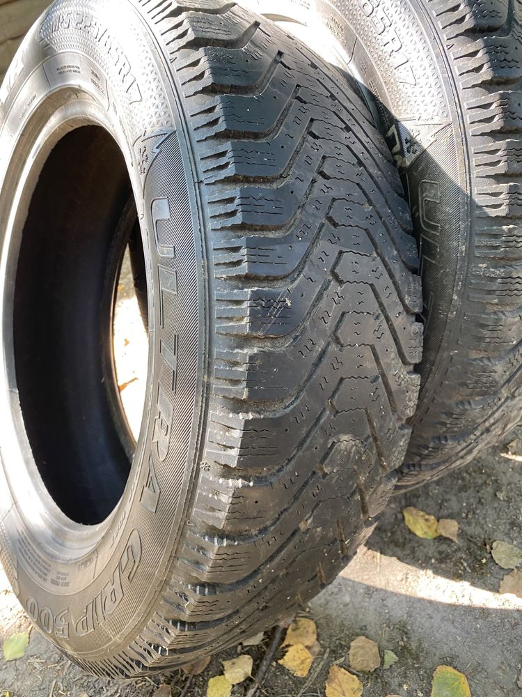 Зимова гума Goodyear Ultra grip ( дуже гарна )