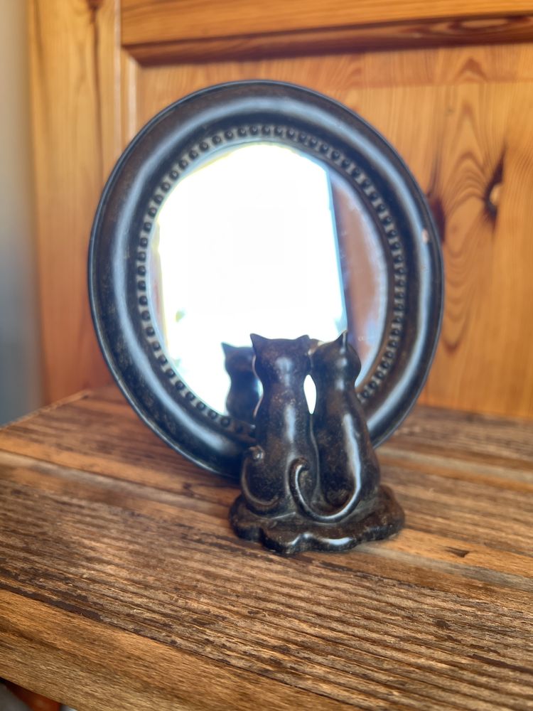 Sprzedam lustro z kotami. PRL vintage