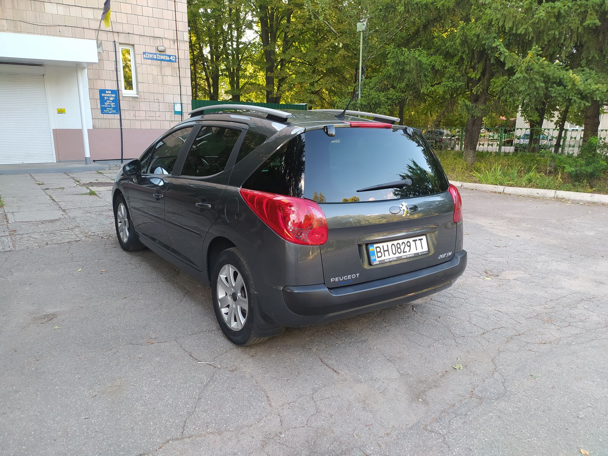 Продам Peugeot 207 sw 1.6 бензин