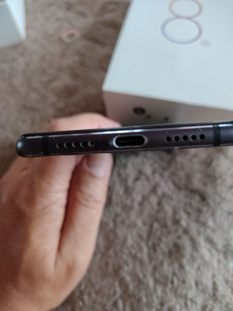 Продам Xiaomi MI 8 SE 6/64