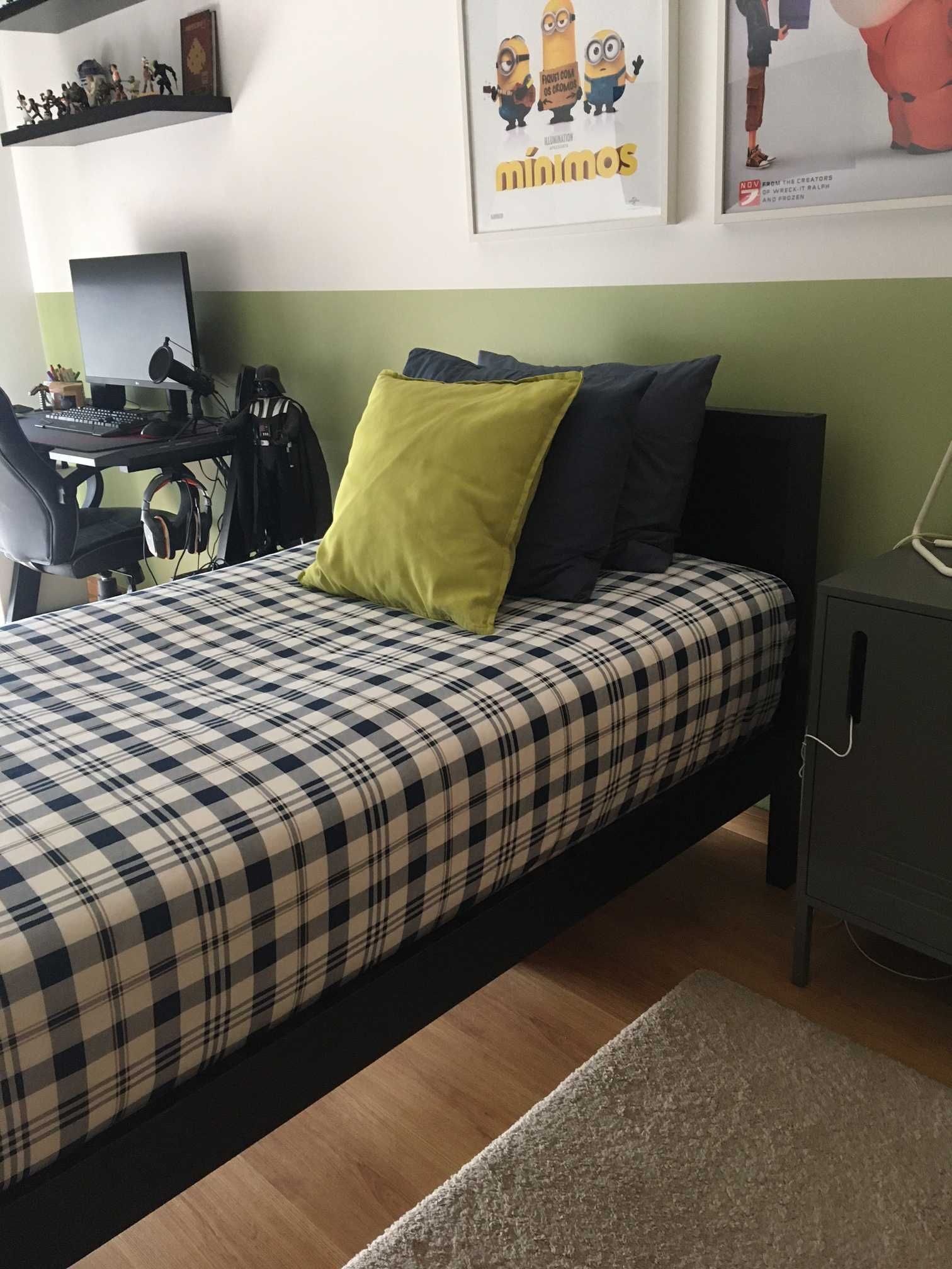 Cama de solteiro em excelente estado