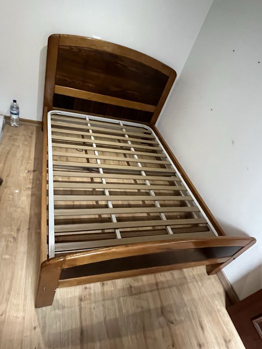 Cama em 2° mão com estrado