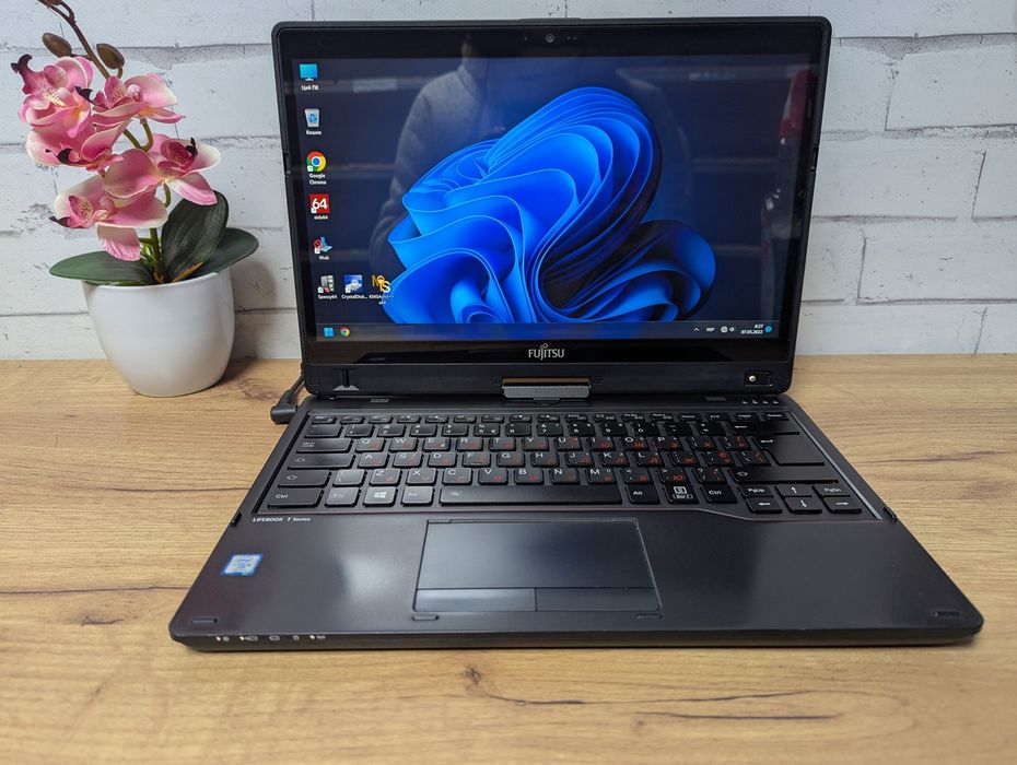Крутий, стильний , 4-х ядерний ноутбук Fujitsu T938