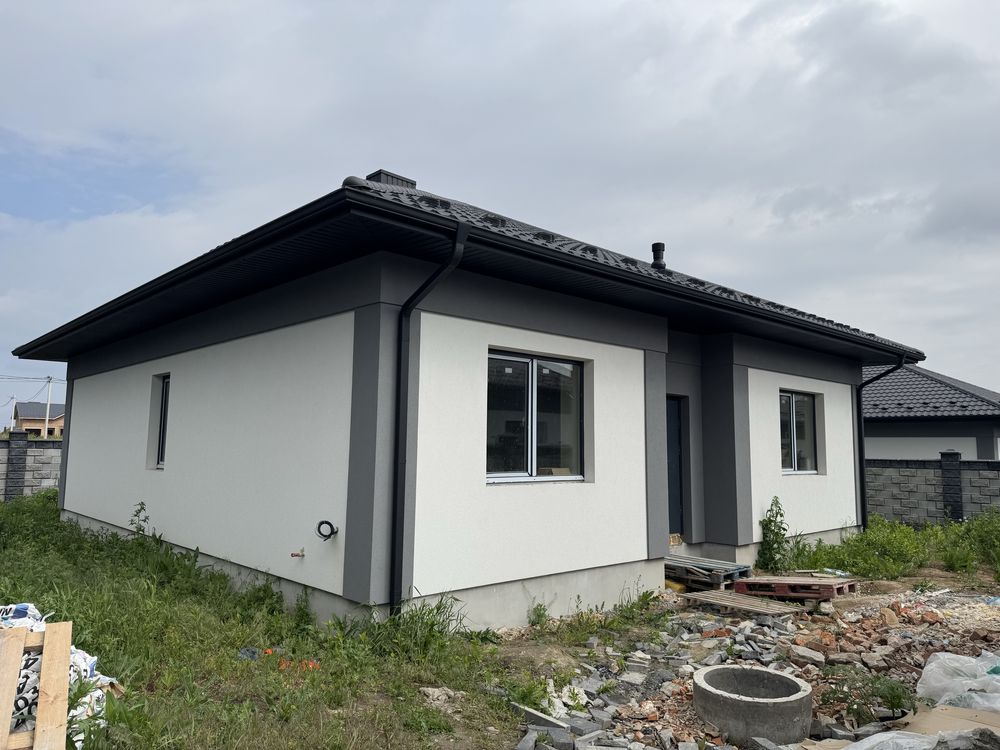 Продам будинок з чистовими роботами та опаленням, р-н Щасливого