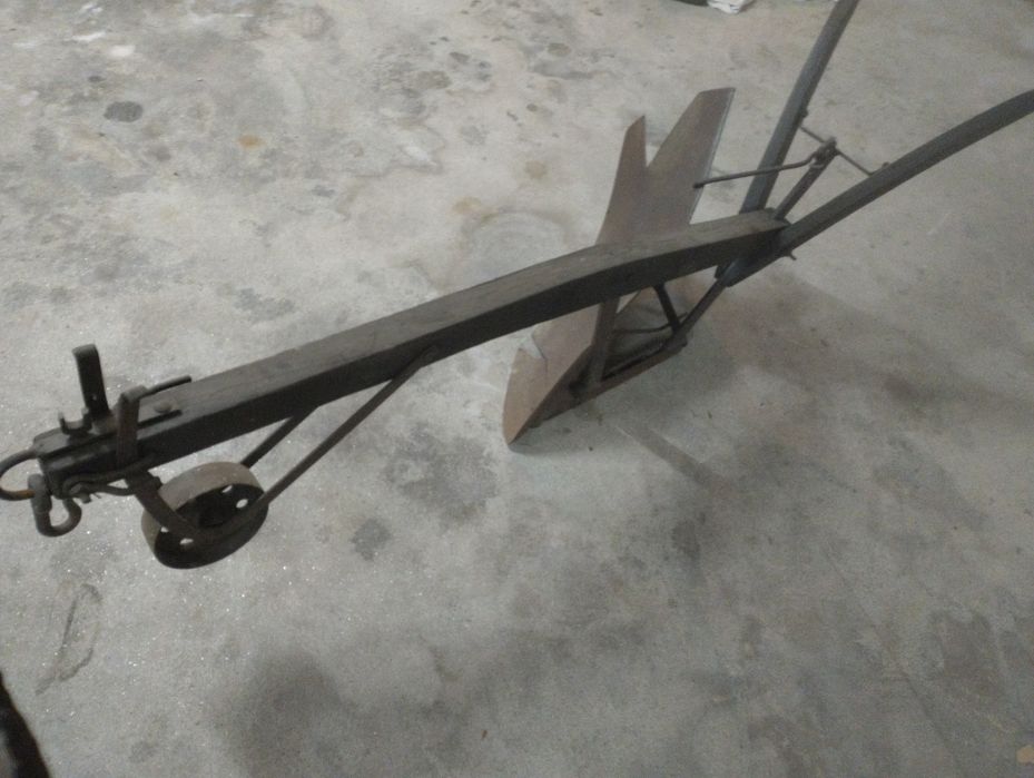 Vendo 2 Charruas e canga