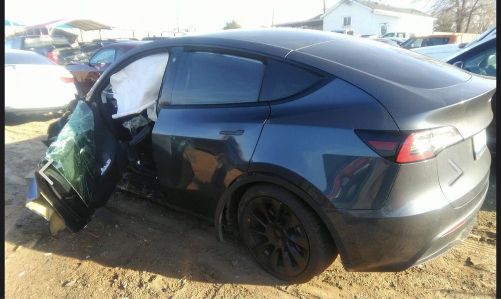 Разборка Tesla model Y 2022 бампер капот крило двері батарея фара