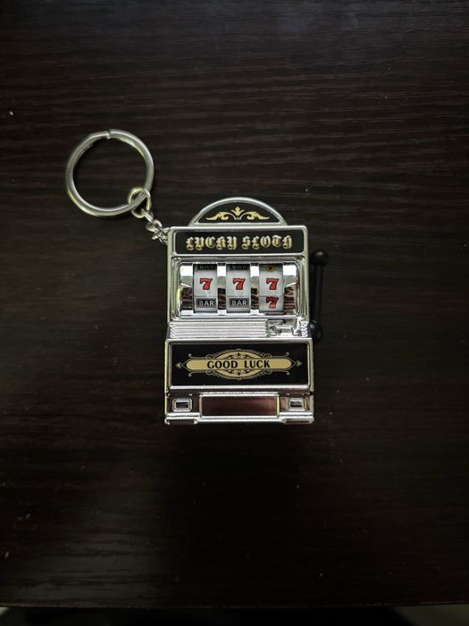 Brelok automat zawieszka do kluczy, plecaka