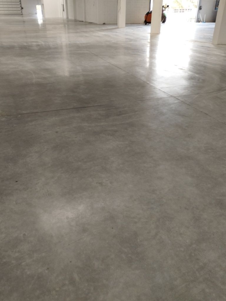 Limpeza de garagens e armazém