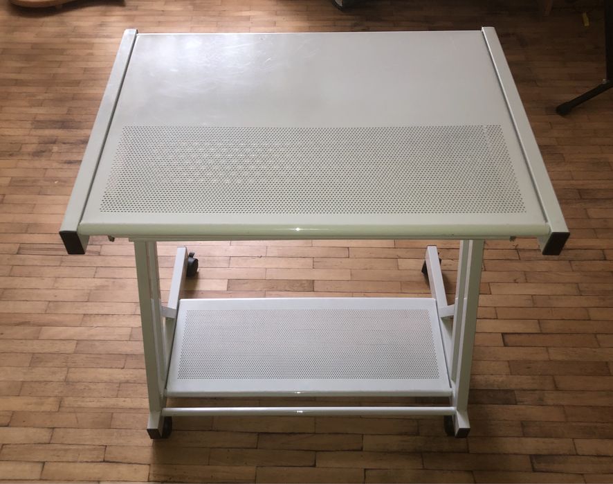 Компʼютерний столик