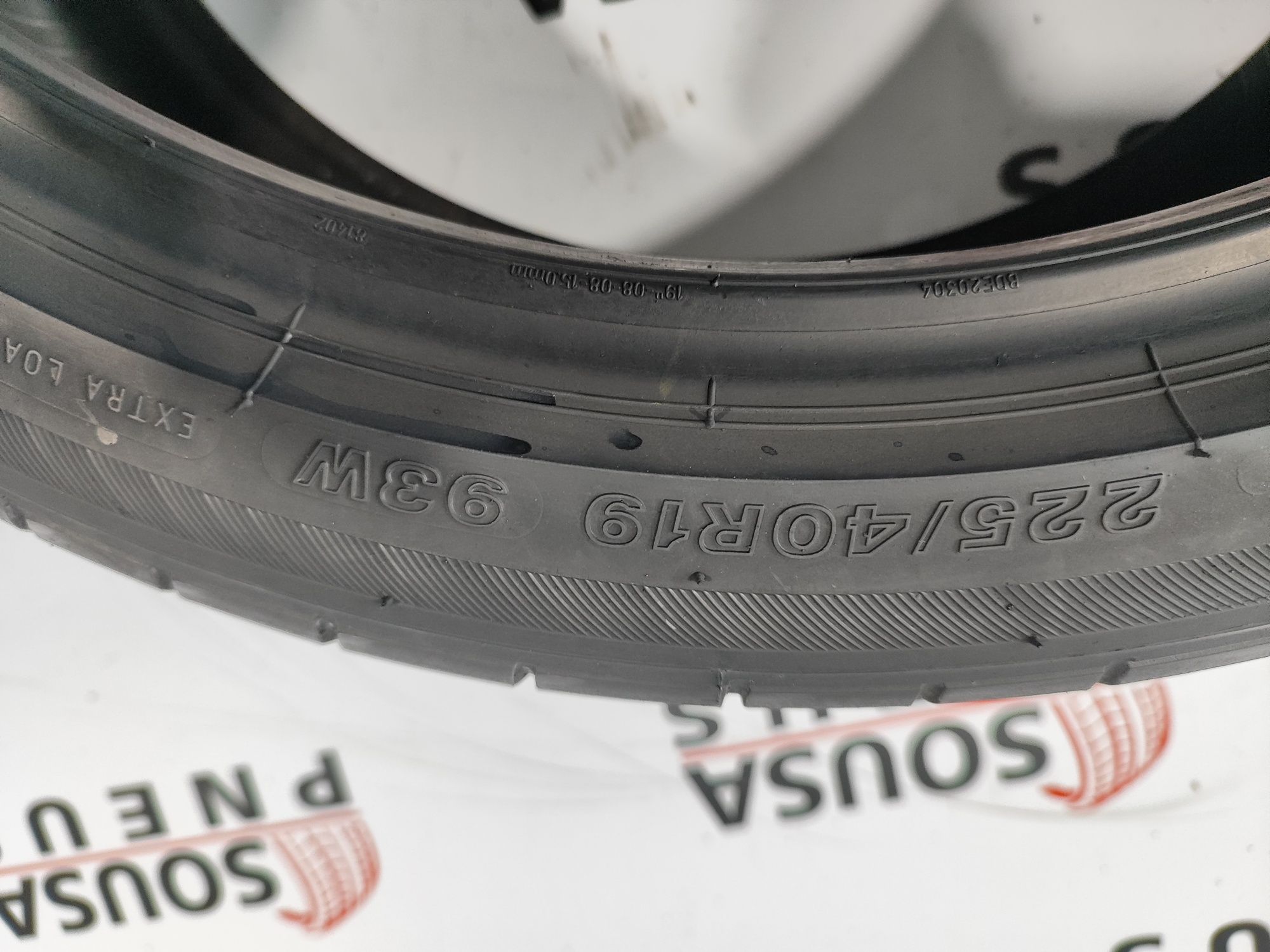 160 Euros 2 pneus semi novo 225-40R19 93w Bridgestone - Oferta Portes