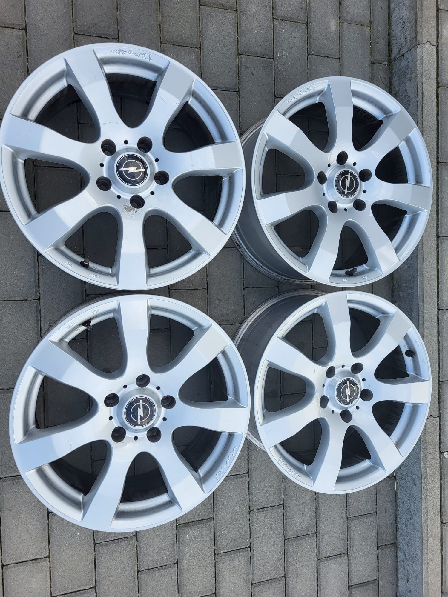 Felgi 17" Opel Insignia A 5x120 ET35 7.5x17 67.1mm Tomason BMW E60 E90