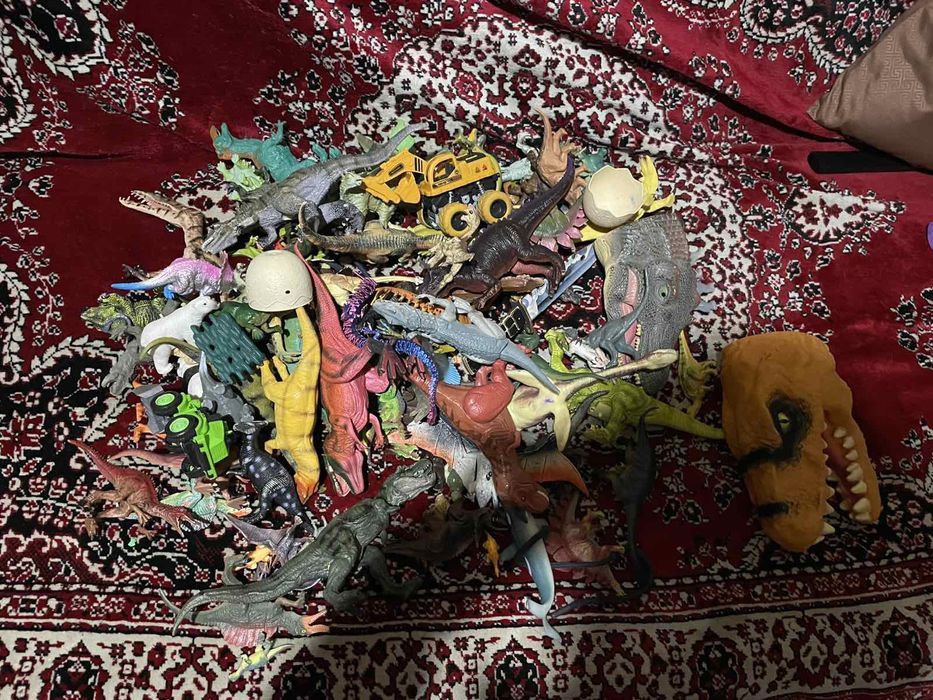 Коробка игрушек динозавров