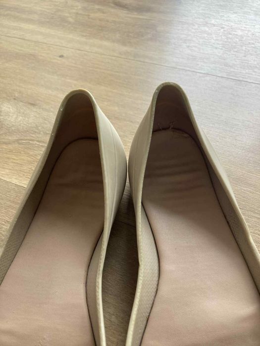 Baleriny buty melisski beżowe z kokardką gumowe Mohito r. 38