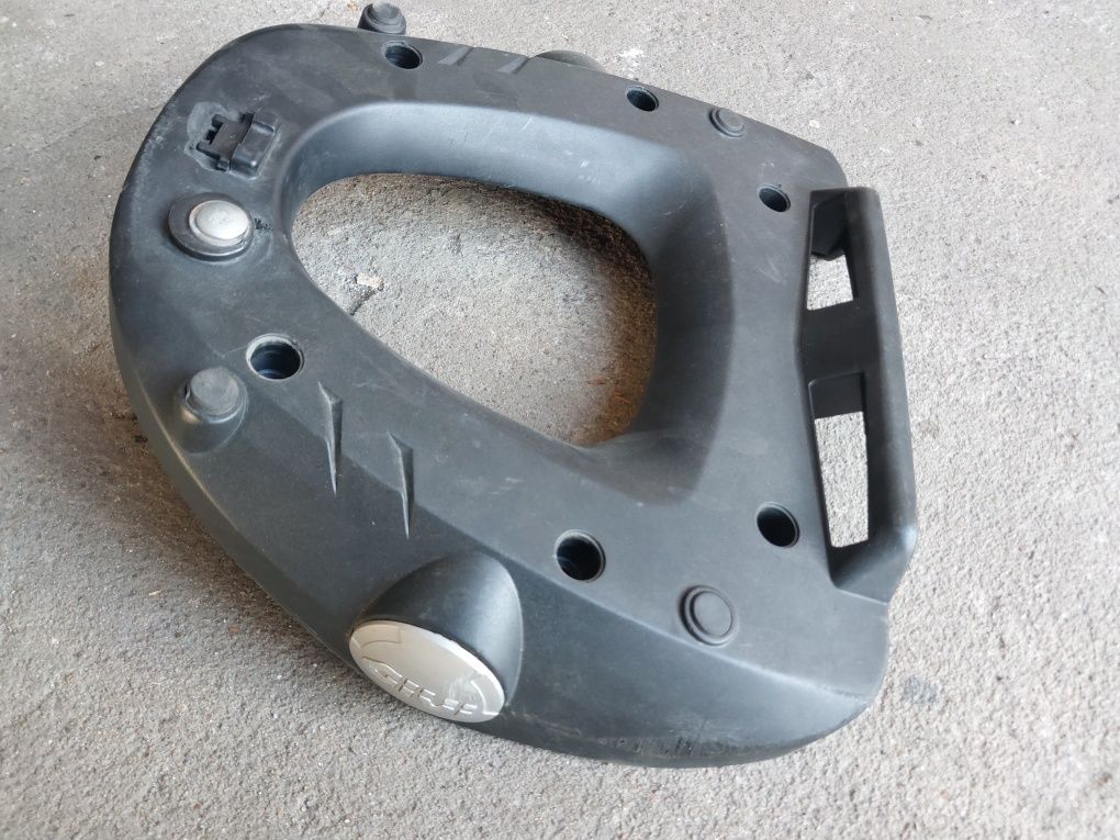 Plyta pod kufer centralny givi