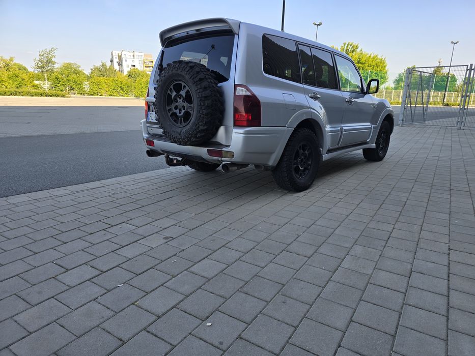 Pajero 3,2 diesel Rally Art  7 osób automat hak 3,3t