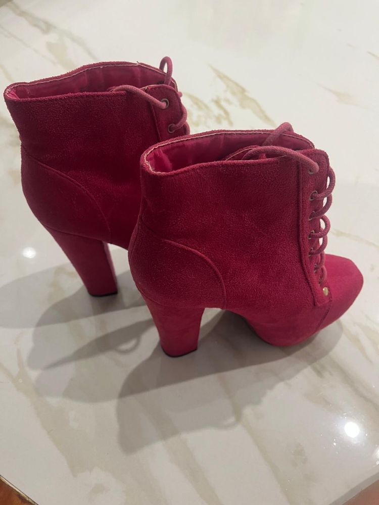 Botas de salto alto compensadas