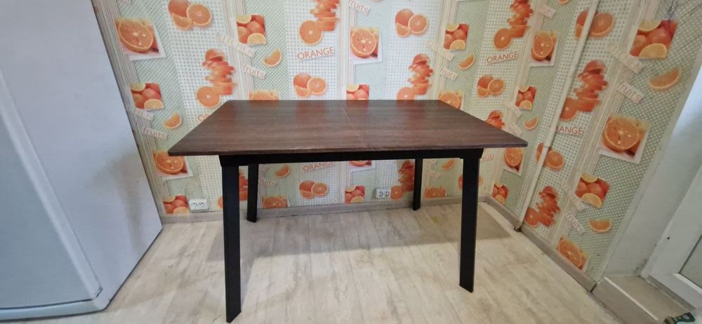 Обідній стіл та 4 стули