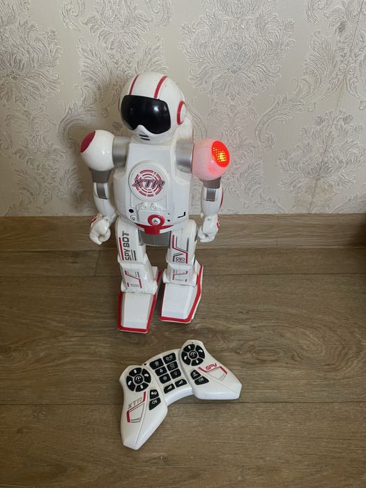 Продам робота на керуванні з пультом на батарейках