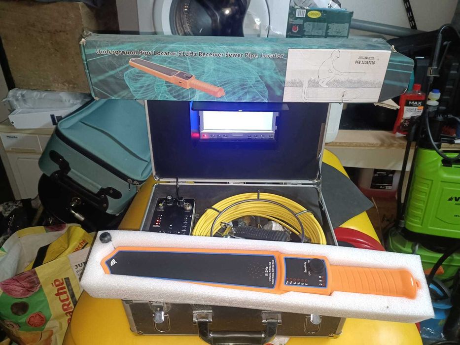 Câmara para esgotos ou tubulações com detector de localização.