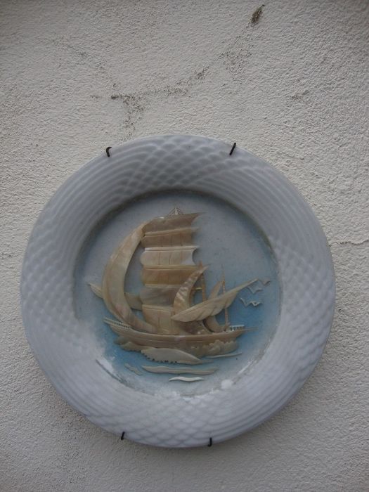 Prato antigo em porcelana