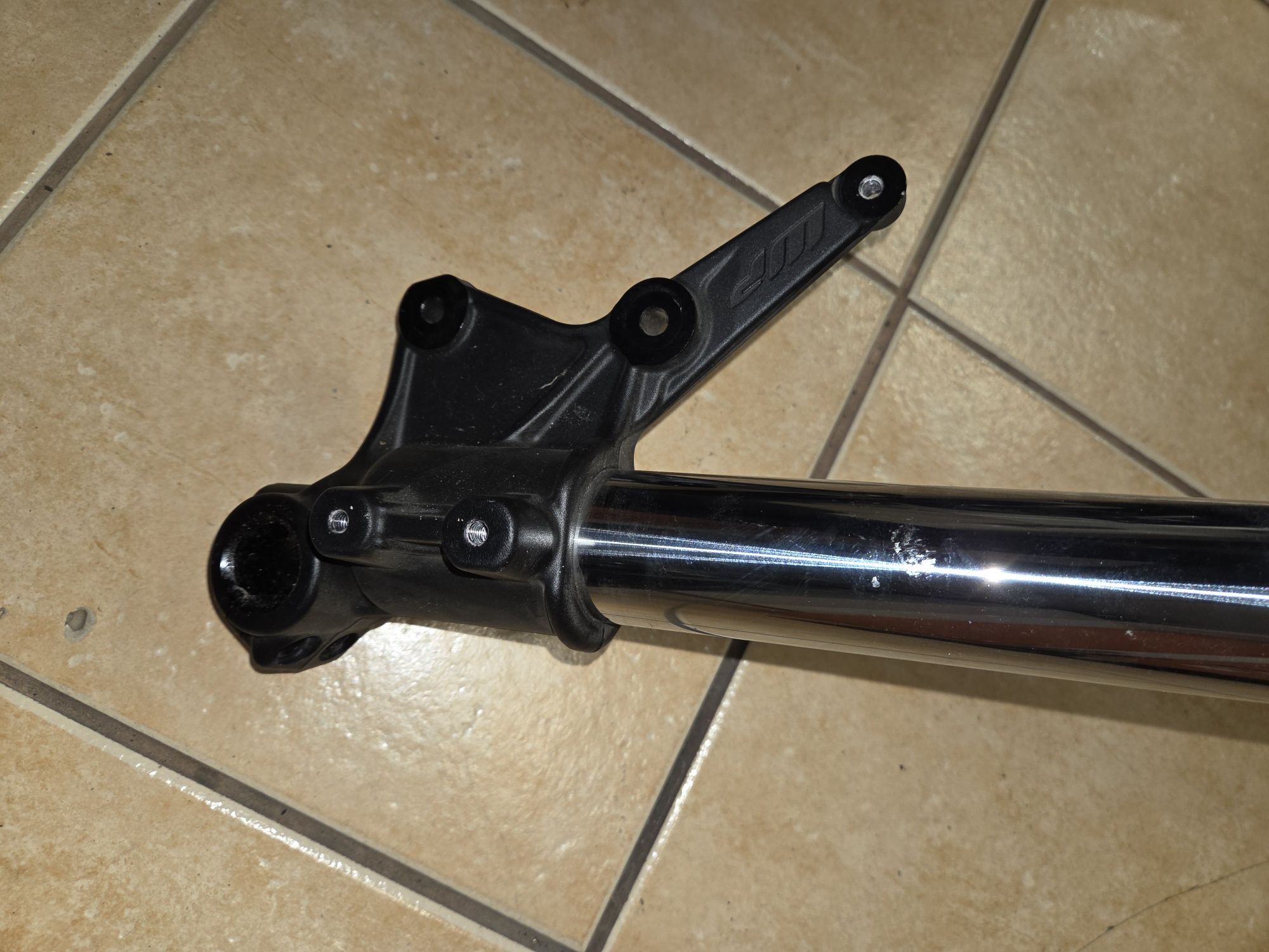 Laga amortyzator Felga Kolo Triumph Tiger 800