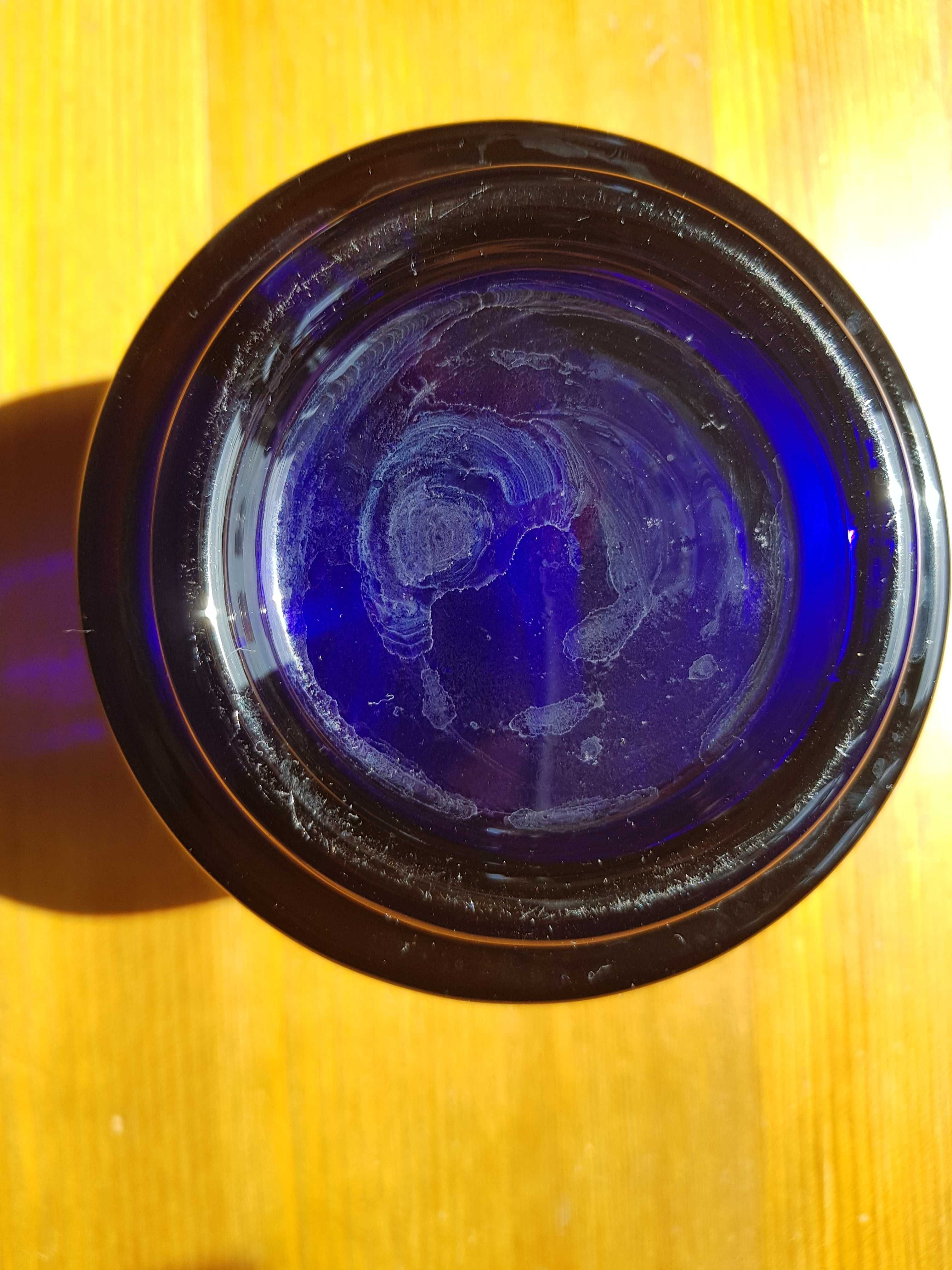 Kobaltowy wazon szklany PRL