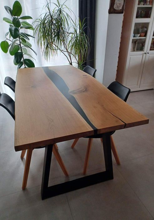 Rustykalny stół dębowy z czarną żywicą LiveEdge Loft,