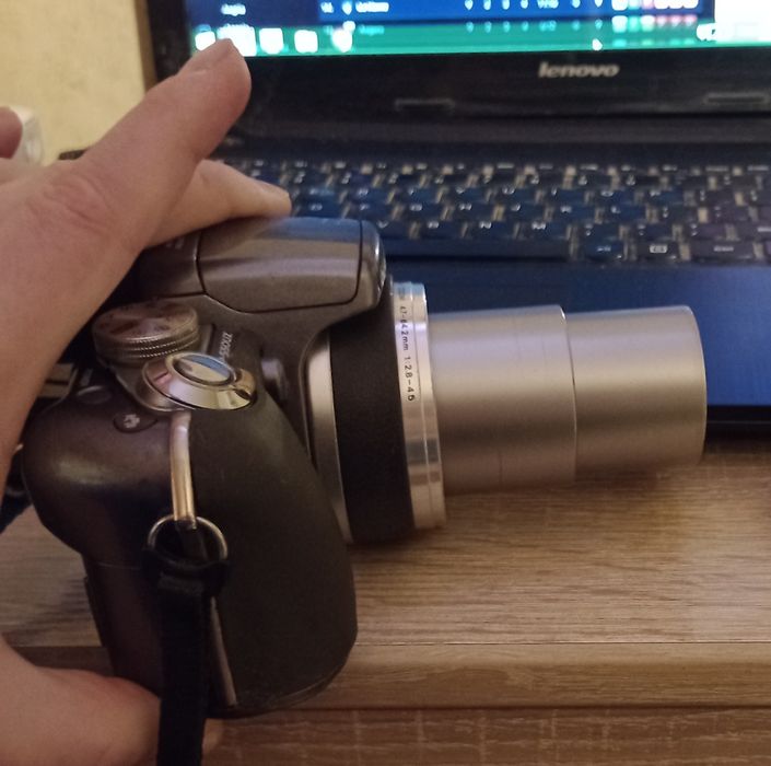 Aparat Olympus SP-550UZ 18krotny zoom optyczny, 7,1MP...