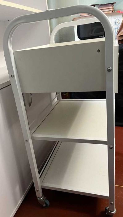 Візок косметологічний пересувний на колесах