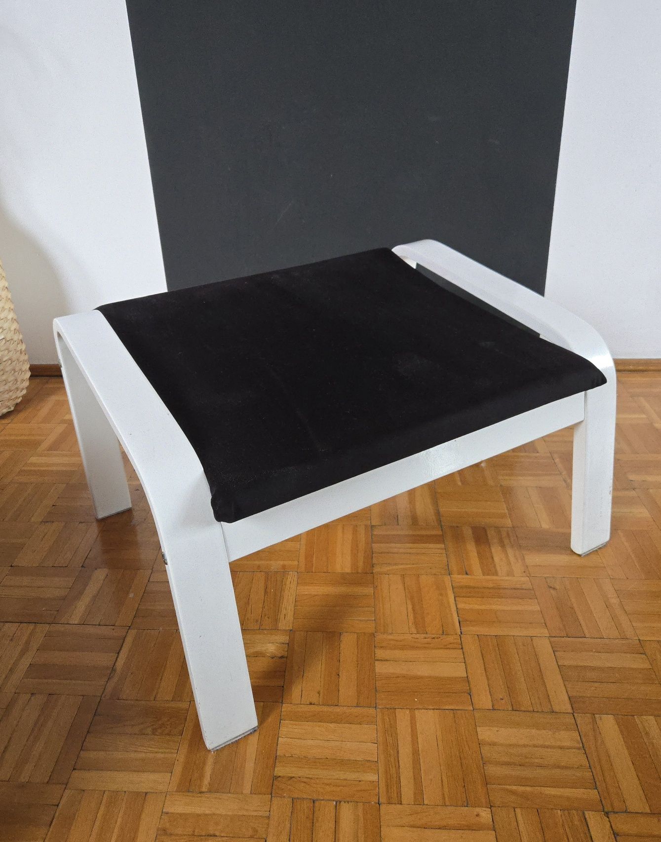 fotel bujany krzesło ikea poang podnóżek biały czarny