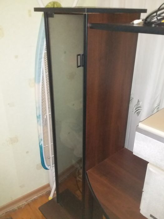 Полка под аппаратуру ,современного дизайна  красивая