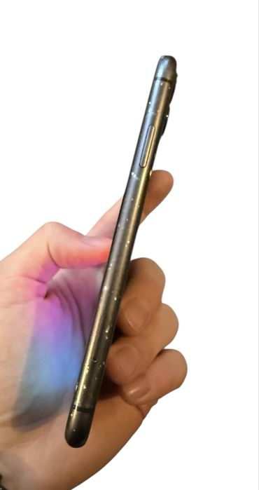 iPhone 11 czarny ze śladami użytkowania stan bardzo dobry 64 GB okazja