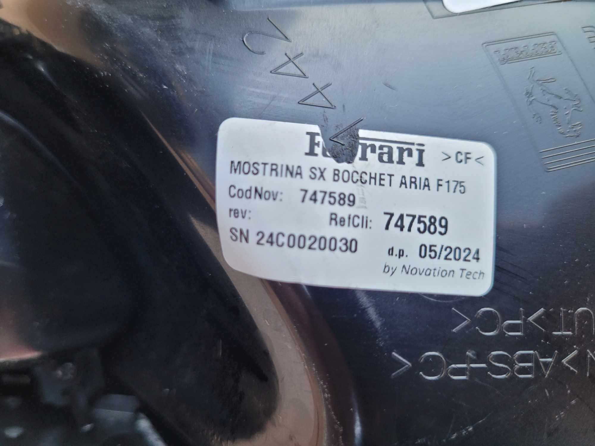 Ferrari Purosangue kratka nawiewu wentylacyjna vent LEWA dekor CARBON