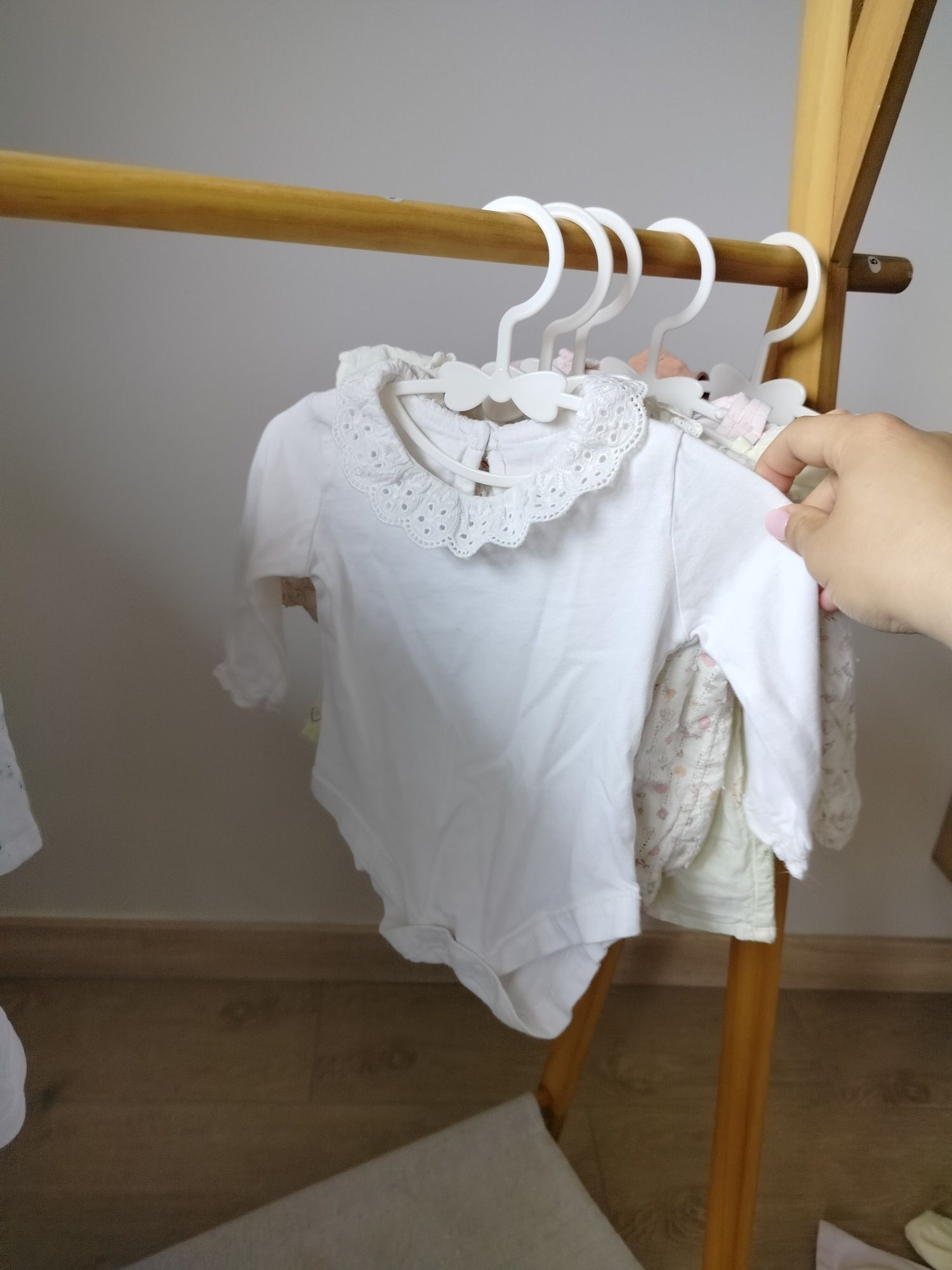 Box 4 . Zestaw ubranek dla dziewczynki 62 – 15 sztuk