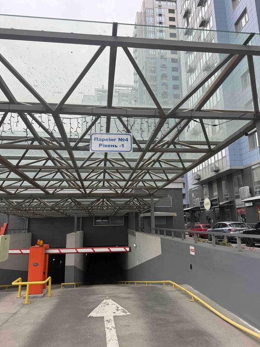 Продаж підземного просторого паркомісця з розеткою в ЖК RiverStone