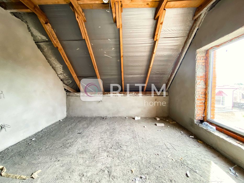 Половина будинку 187.8 м2 + 4 сот. ділянка по вул. Липлянська, Вишків.