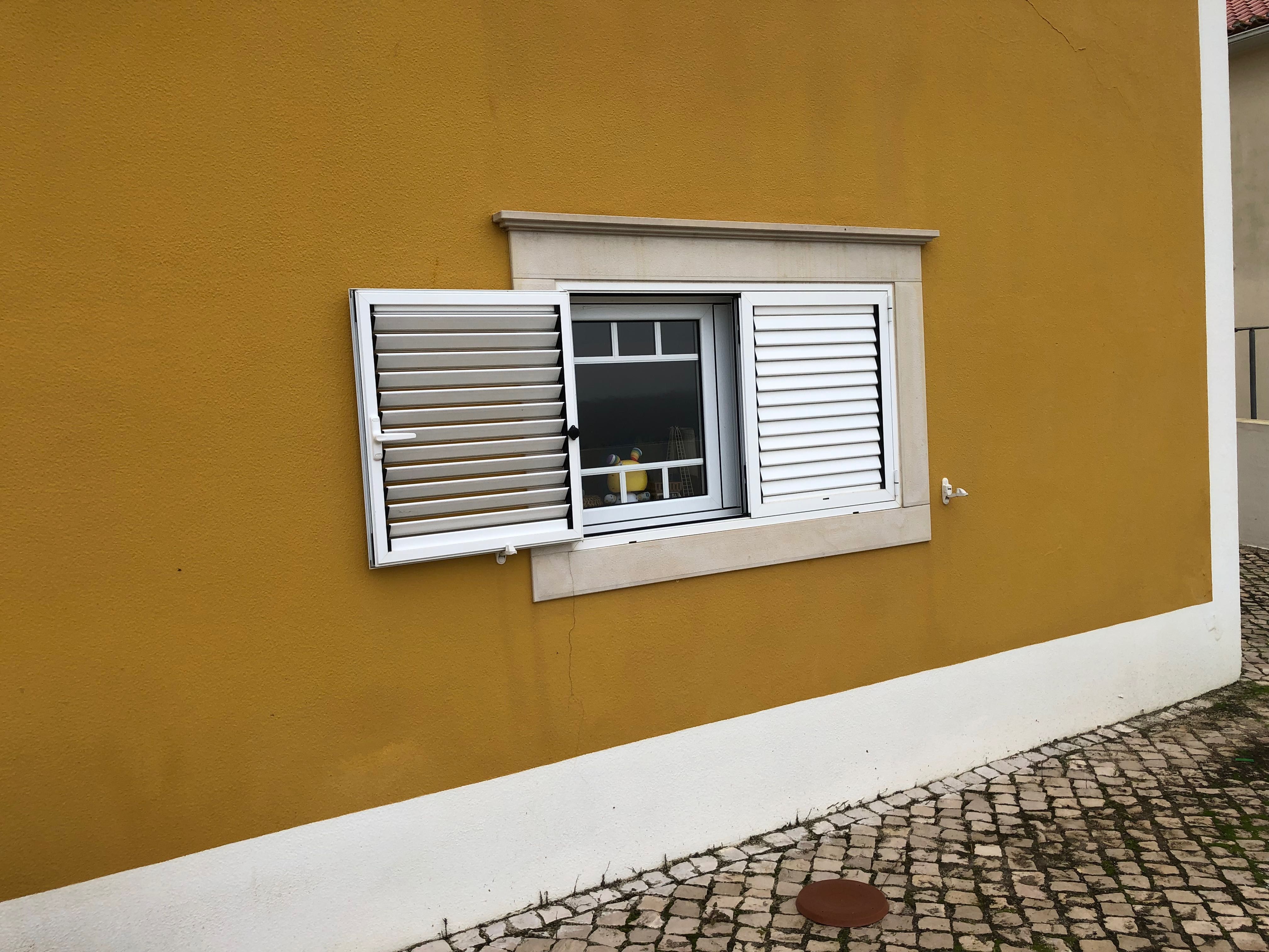 Janelas Alumínio + Portadas