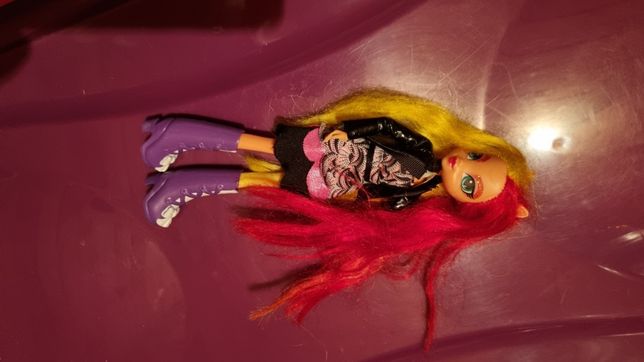 Sprzedam Lalkę Barbie. Stan idealny. Gorąco polecam! Naprawdę warto.