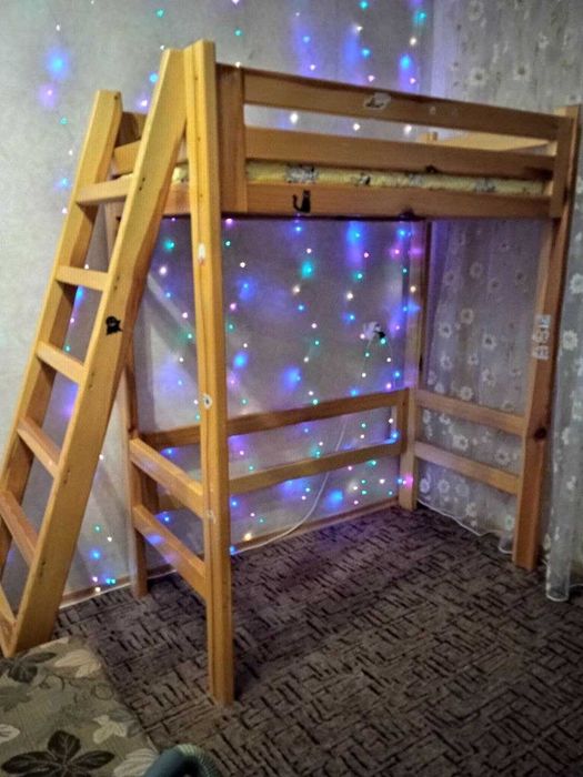 Дитяче ліжко з матрацом, дерев'яне, спальне місце 140х70см, чердак.
