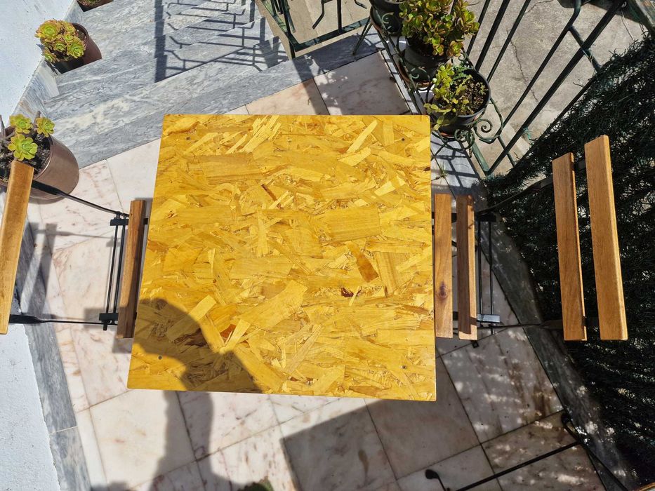 Mesa + 2 cadeiras de exterior, desdobráveis (5 conjuntos disponíveis)