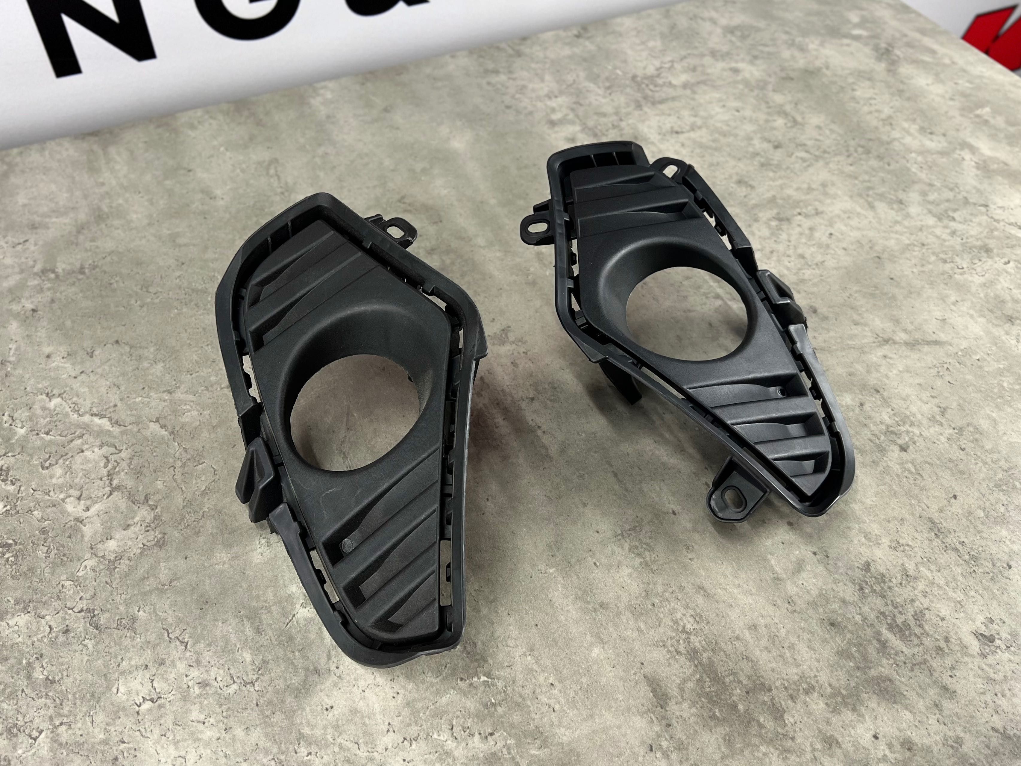Решітка в бампер - TOYOTA RAV 4 ( XA50 ) 52128-42190 / 52127-42190