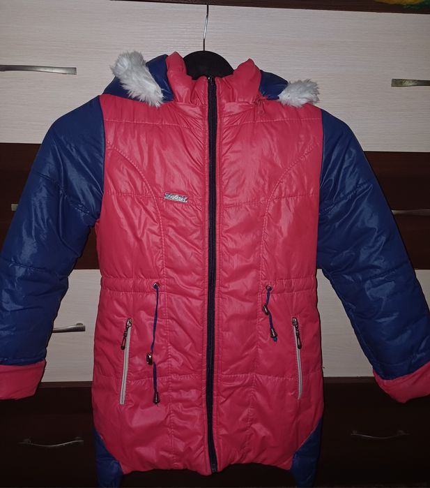 Зимова куртка на дівчинку