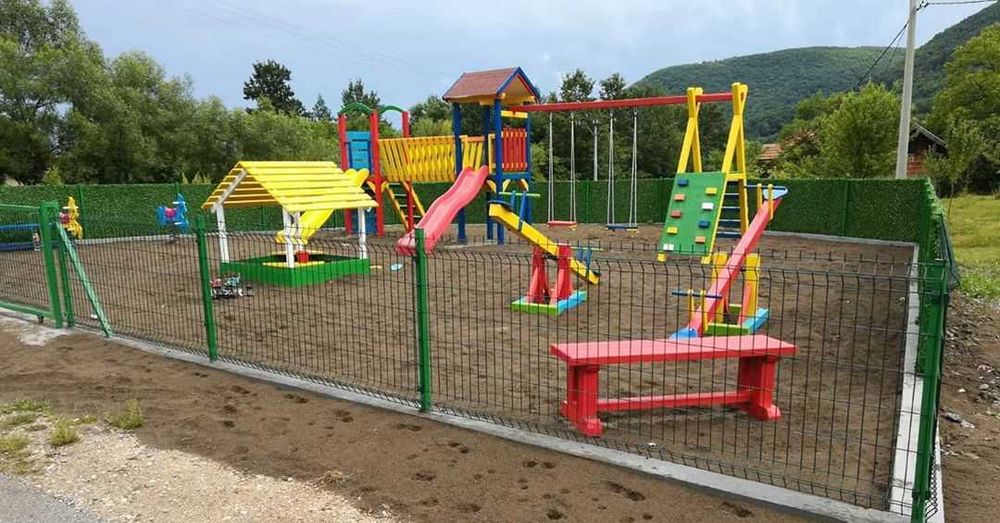 Забор Зелена сітка, декоративна огорожа, живий паркан