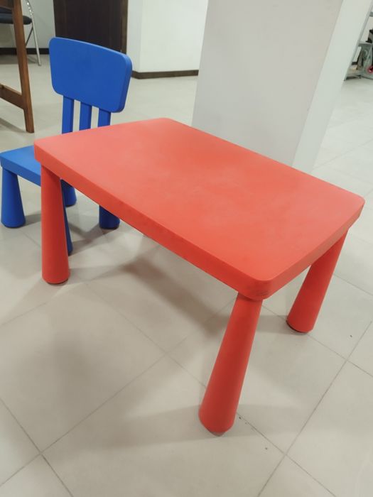 Conjunto de cadeira e mesa de criança