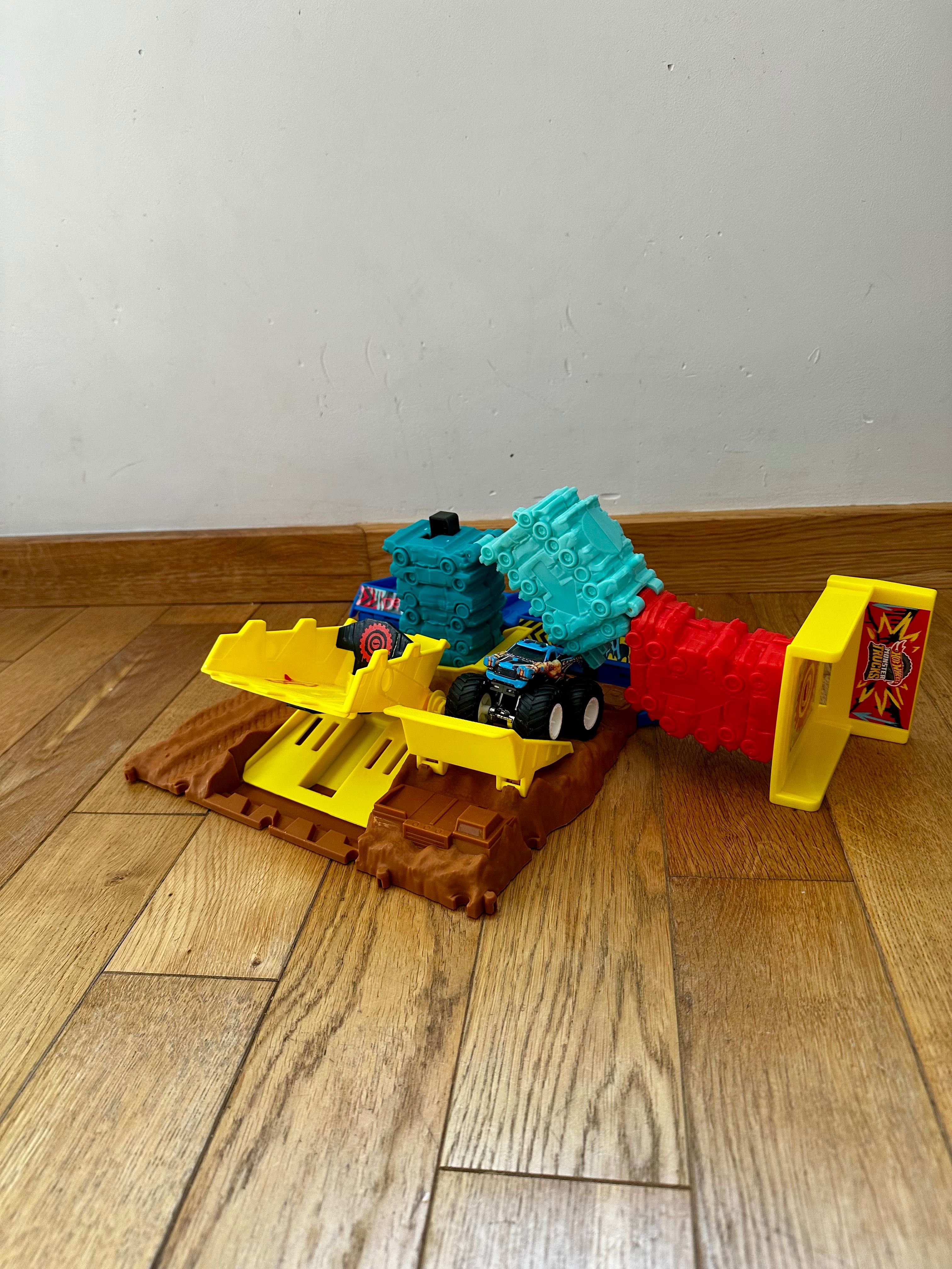 Hot Wheels Monster Truck Arena Demo Derby