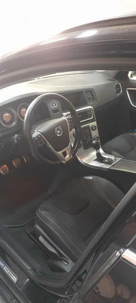 Volvo v60 d3 r-design