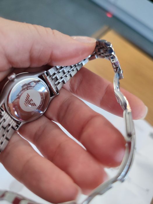 Продам милые женские часики Armani оригинал на гарантии!