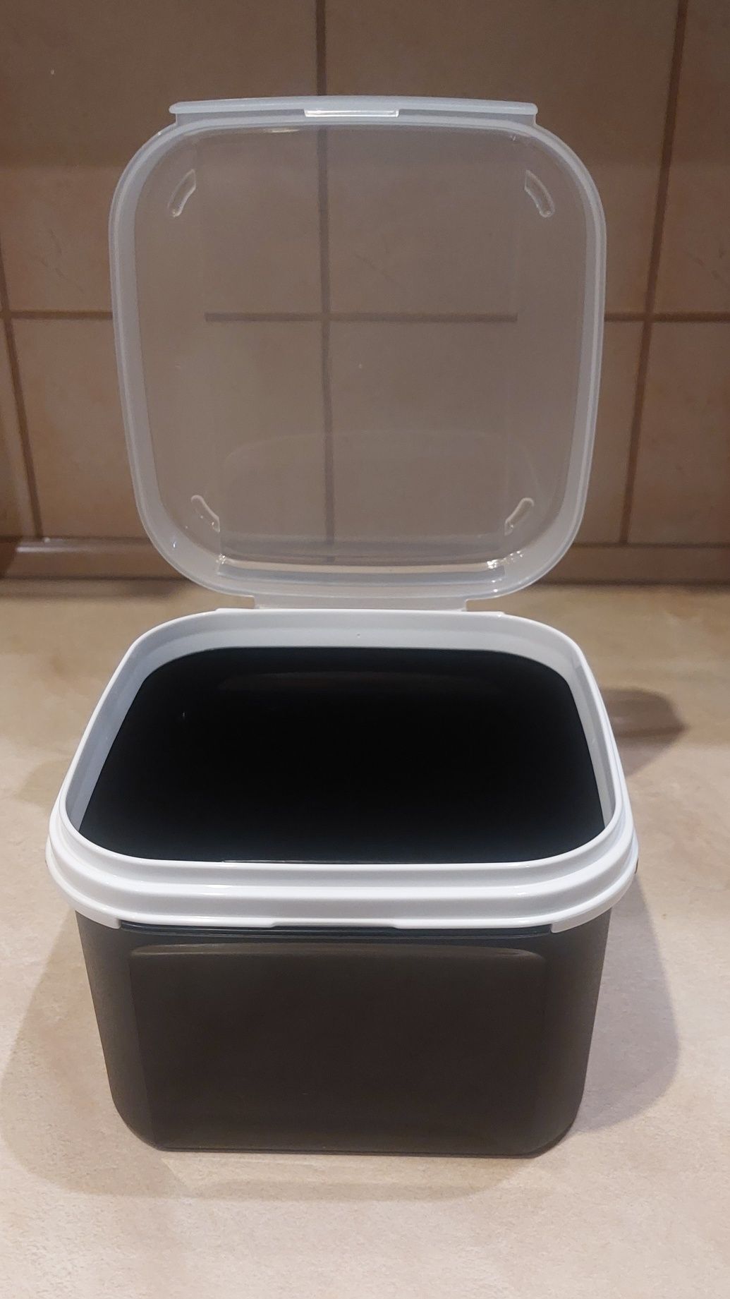 TUPPERWARE Pojemnik Kolory Tęczy 2,6 L